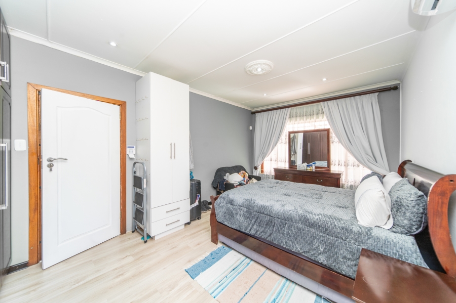 4 Bedroom Property for Sale in Beacon Bay Eastern Cape